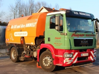 Stra&szlig;enreinigung, Strassenreinigung, Reinigung von Stra&szlig;en Wegen, Asphaltreinigung