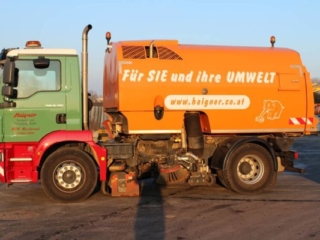 Stra&szlig;enreinigung, Strassenreinigung, Reinigung von Stra&szlig;en Wegen, Asphaltreinigung